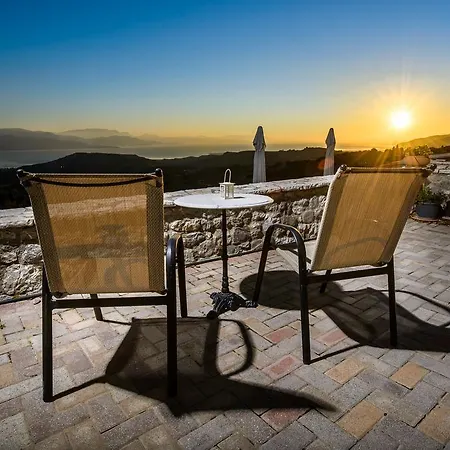 Hotel Gerofotis Traditional Est 1892 - Close To Aigio, Akoli, Selianitika Lákka