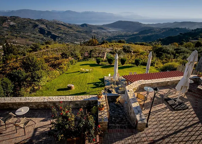 Gerofotis Traditional Est 1892 - Close To Aigio, Akoli, Selianitika 4* Lákka